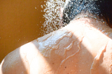 Why does the skin tighten after showering? With these 10 tips, your skin will feel great again